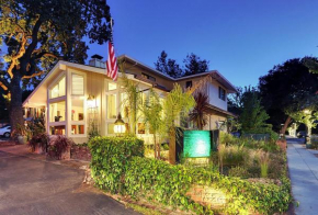 Отель Saratoga Oaks Lodge  Саратога